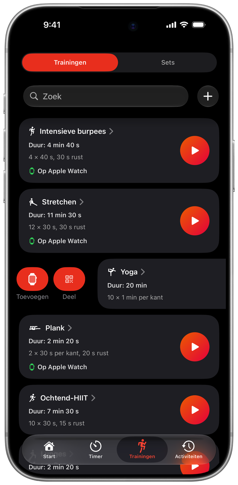Trainingslijst van Ares op iPhone, drie gemarkeerd als Op Apple Watch, en nog een naar rechts geveegd met de actie om hem aan het horloge toe te voegen