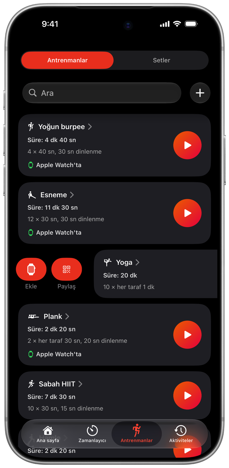 iPhone’da Ares antrenman listesi, üçü Apple Watch’ta olarak işaretli, bir diğeri saate ekleme işlemiyle sağa kaydırılmış